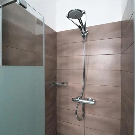 Splendid Spacious Apt At Les Batignolles Parigi